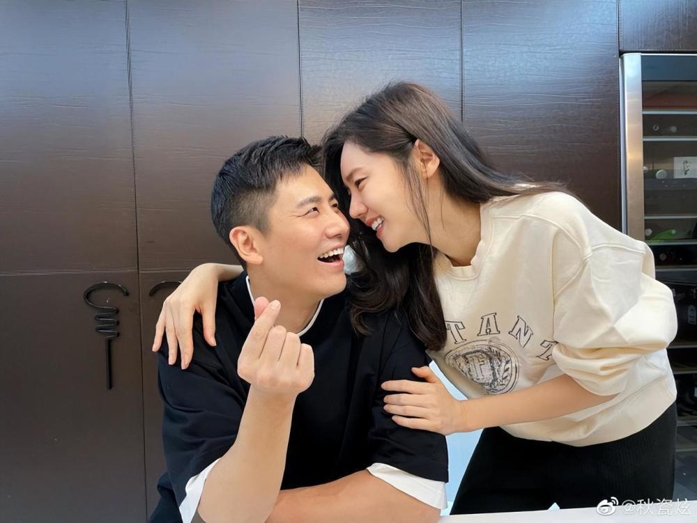 他对所有的女人都很随意，开玩笑什么的。唯独对我都是一本正经，甚至有时候不说话，说话也是语无伦次的？游戏画面